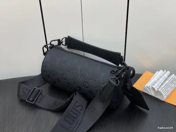LOUIS Soft VUITTON PM Polochon 0330
